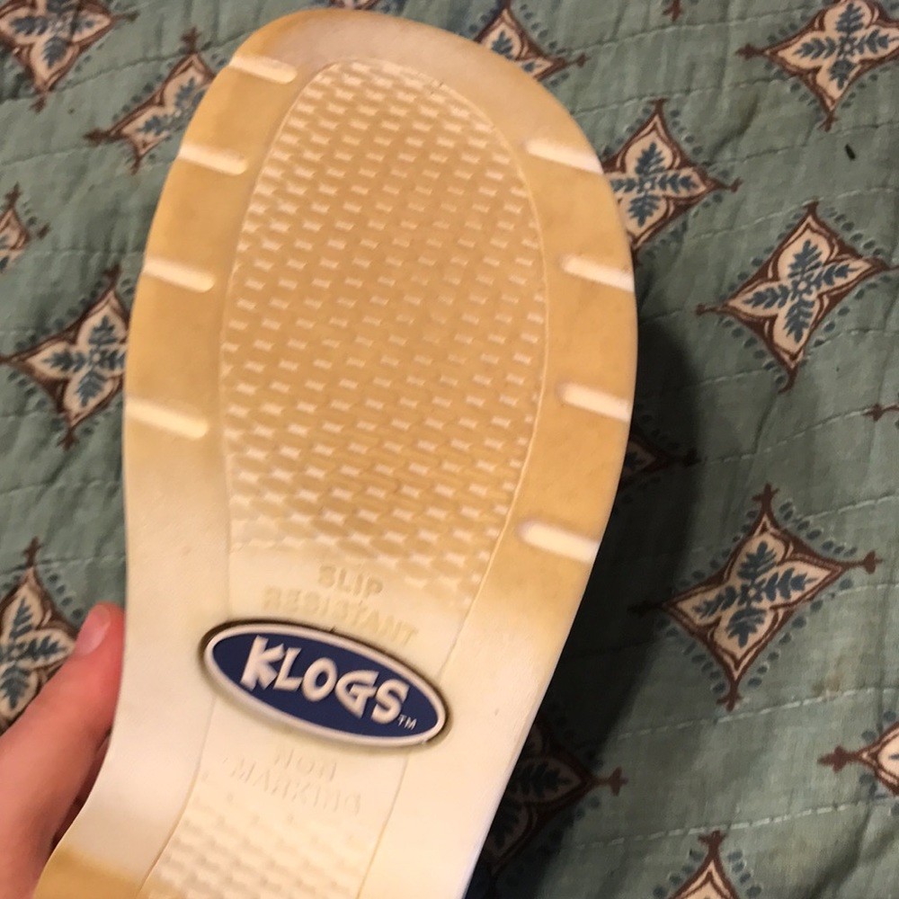 White KLOGS Nursing shoes. Shoes run a bit large. - Picture 6 of 11